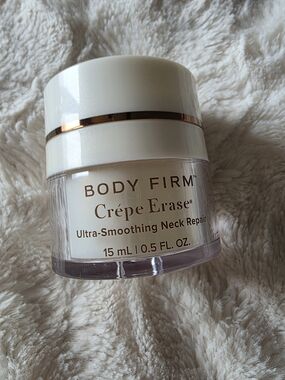 Body Firm Crêpe Erase Ultra-Smoothing Neck Repair Cream - White